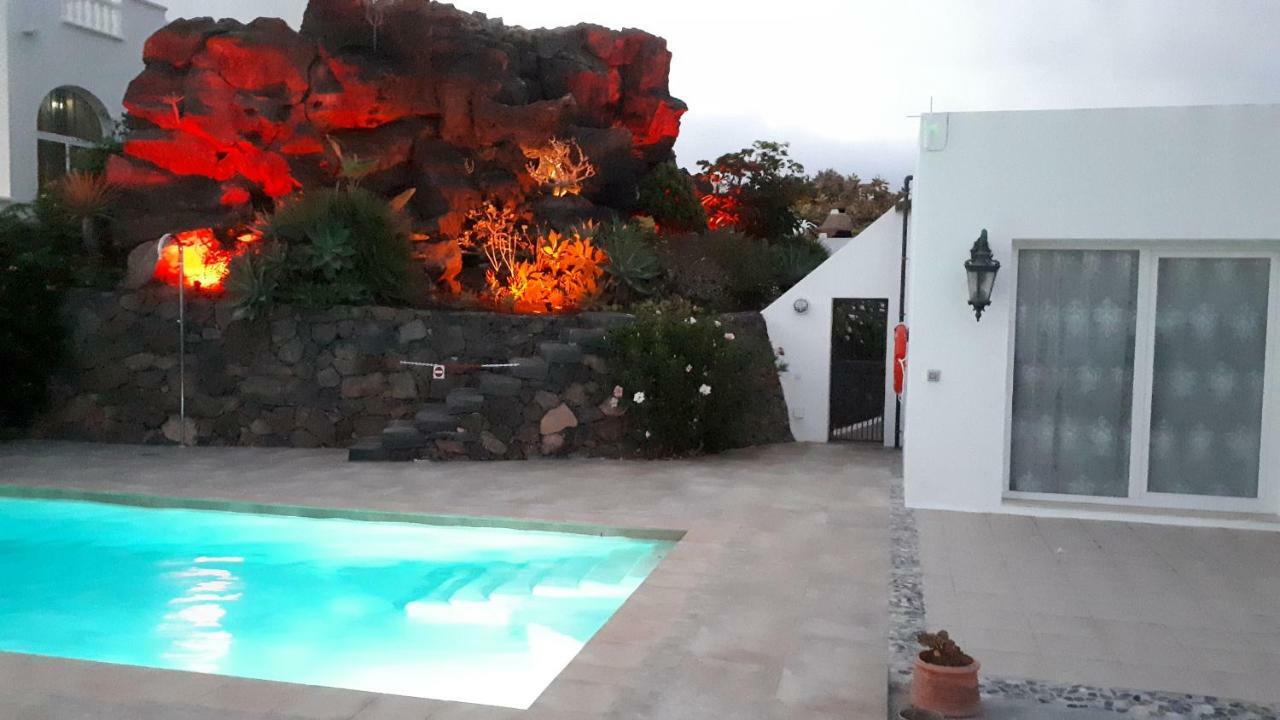 Villa Essence - A Unique Detached Villa With A-C, Heated Private Pool, Hottub, Gardens, Patios And Stunning Views! Tias Bagian luar foto